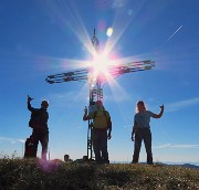 26 Alla croce di vetta dello Zuc de Valmana (1546 m) 